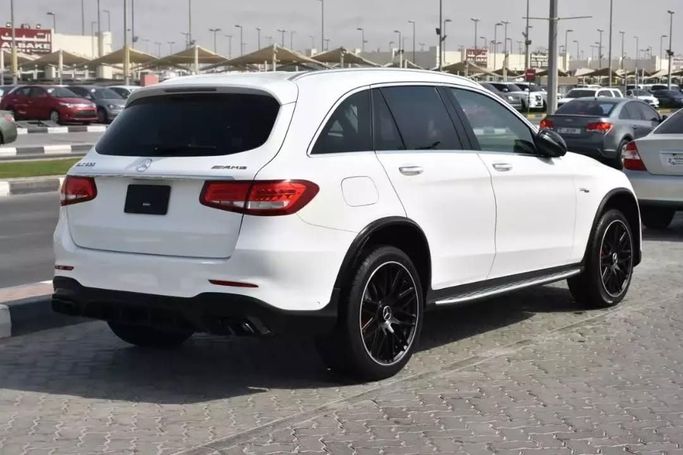 Подержанный Mercedes-Benz GLC 300 I (X253), 2.0 л, 2018 в Шардже от Alfaris Used Cars Белый цвет. Other | AUTO.AE
