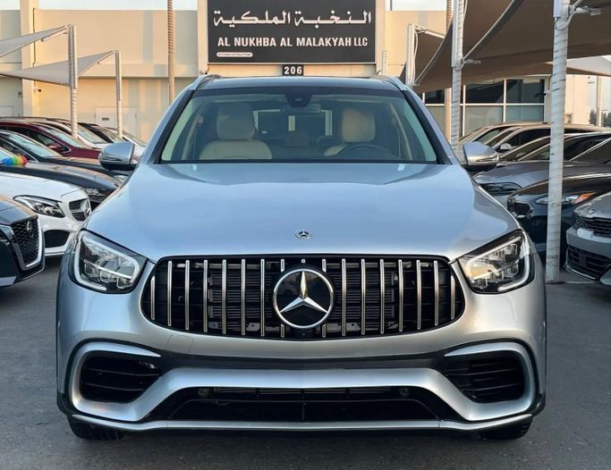 Подержанный Mercedes-Benz GLC 300 I (X253) Рестайлинг, 2.0 л, 2021 в Шардже от Al Nukhba Al Malakyah Used Cars Серебристый цвет. Американская | AUTO.AE