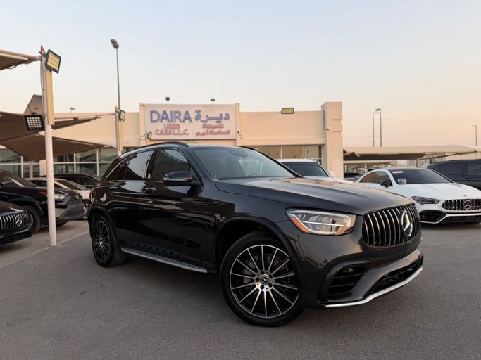 Подержанный Mercedes-Benz GLC 300 I (X253) Рестайлинг, 2.0 л, 2021 в Шардже от Daira Used Cars Серый цвет. Американская | AUTO.AE