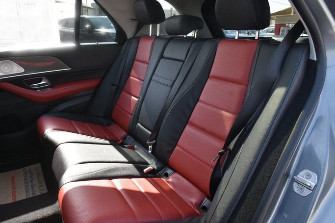 Подержанный Mercedes-Benz GLE AMG 53 AMG II (V167), 3.0 л, 2020 в Шардже от Alfaris Used Cars Серый цвет.  | AUTO.AE