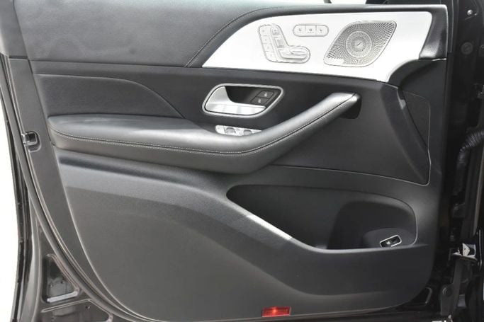 Подержанный Mercedes-Benz GLE AMG 53 AMG II (V167) Рестайлинг, 3.0 л, 2024 в Шардже от Alfaris Used Cars Черный цвет. Other | AUTO.AE
