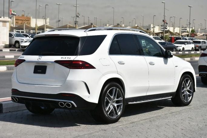 Подержанный Mercedes-Benz GLE AMG 53 AMG II (V167) Рестайлинг, 3.0 л, 2024 в Шардже от Alfaris Used Cars Белый цвет. Other | AUTO.AE