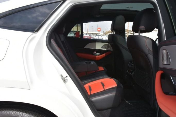 Подержанный Mercedes-Benz GLE AMG 53 AMG II (V167) Рестайлинг, 3.0 л, 2024 в Шардже от Alfaris Used Cars Белый цвет. Other | AUTO.AE