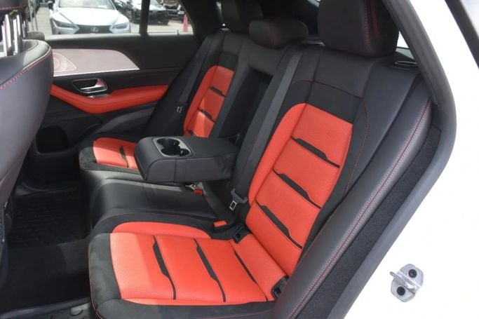 Подержанный Mercedes-Benz GLE AMG 53 AMG II (V167) Рестайлинг, 3.0 л, 2024 в Шардже от Alfaris Used Cars Белый цвет. Other | AUTO.AE