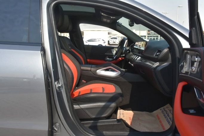 Подержанный Mercedes-Benz GLE AMG 53 AMG II (V167), 3.0 л, 2023 в Шардже от Alfaris Used Cars Серый цвет. Other | AUTO.AE