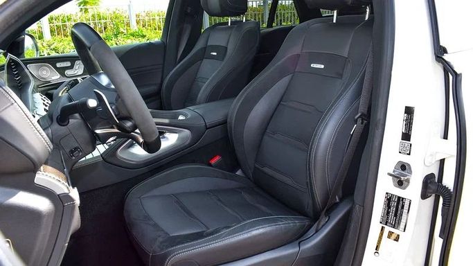 Подержанный Mercedes-Benz GLE AMG 53 AMG II (V167), 3.0 л, 2022 в Шардже от Karkuk Used Cars Белый цвет. Американская | AUTO.AE