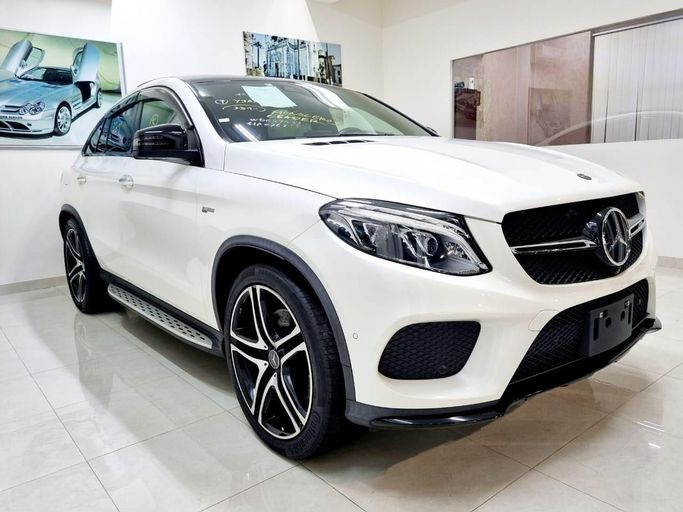 Подержанный Mercedes-Benz GLE AMG 43 AMG I (W166), 3.0 л, 2018 в Шардже от Al Rukn Al Masie Used Cars Белый цвет. Японская | AUTO.AE