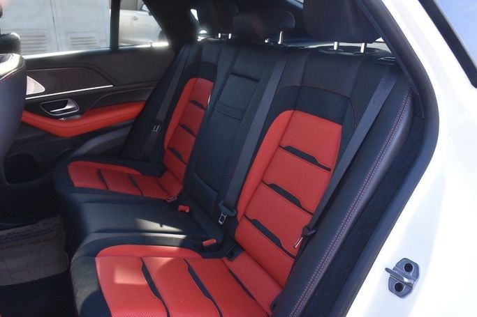 Подержанный Mercedes-Benz GLE Coupe AMG 53 AMG II (C167) Рестайлинг, 3.0 л, 2023 в Шардже от Alfaris Used Cars Белый цвет.  | AUTO.AE