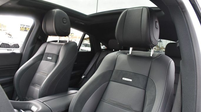 Подержанный Mercedes-Benz GLE Coupe AMG 53 AMG II (C167), 3.0 л, 2023 в Шардже от Alfaris Used Cars Серебристый цвет.  | AUTO.AE