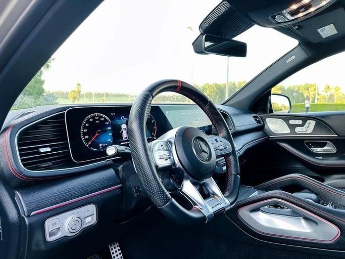 Подержанный Mercedes-Benz GLE Coupe AMG 53 AMG II (C167), 3.0 л, 2023 в Шардже от Taj Al Sultan Used Cars Серебристый цвет. Other | AUTO.AE