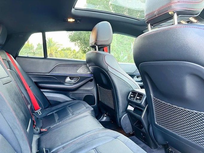 Подержанный Mercedes-Benz GLE Coupe AMG 53 AMG II (C167), 3.0 л, 2023 в Шардже от Taj Al Sultan Used Cars Серебристый цвет. Other | AUTO.AE