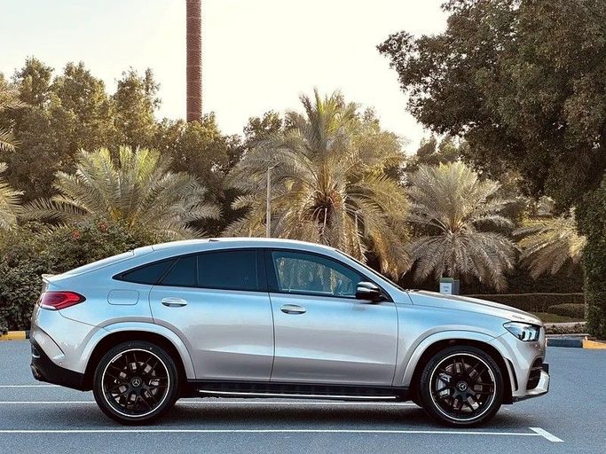 Подержанный Mercedes-Benz GLE Coupe AMG 53 AMG II (C167), 3.0 л, 2023 в Шардже от Taj Al Sultan Used Cars Серебристый цвет. Other | AUTO.AE