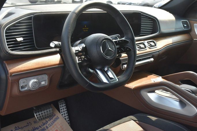 Подержанный Mercedes-Benz GLE 450 II (V167) Рестайлинг, 3.0 л, 2024 в Шардже от Alfaris Used Cars Серый цвет.  | AUTO.AE