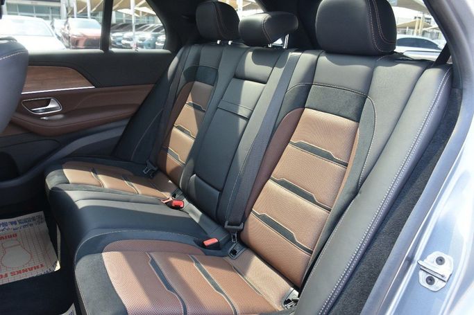 Подержанный Mercedes-Benz GLE 450 II (V167) Рестайлинг, 3.0 л, 2024 в Шардже от Alfaris Used Cars Серый цвет.  | AUTO.AE