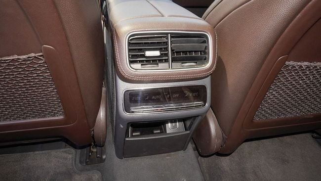 Used Mercedes-Benz GLE 450 II (V167), 3.0 l, 2019 in Sharjah by Alnujoom Al Malakiah Used Cars, White color. GCC Specs | AUTO.AE