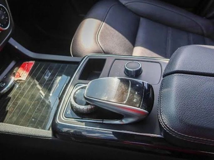 Used Mercedes-Benz GLE 350 II (V167), 2.0 l, 2018 in Sharjah by Alnawras Cars, White color. American Specs | AUTO.AE
