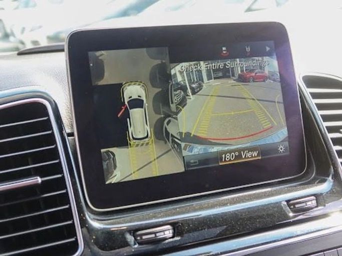 Used Mercedes-Benz GLE 350 II (V167), 2.0 l, 2018 in Sharjah by Alnawras Cars, White color. American Specs | AUTO.AE