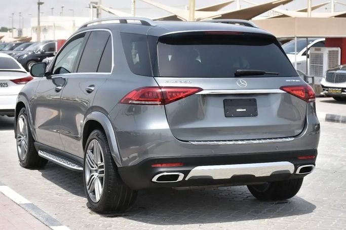 Подержанный Mercedes-Benz GLE 350 II (V167) Рестайлинг, 2.0 л, 2023 в Шардже от Alfaris Used Cars Серый цвет. Other | AUTO.AE