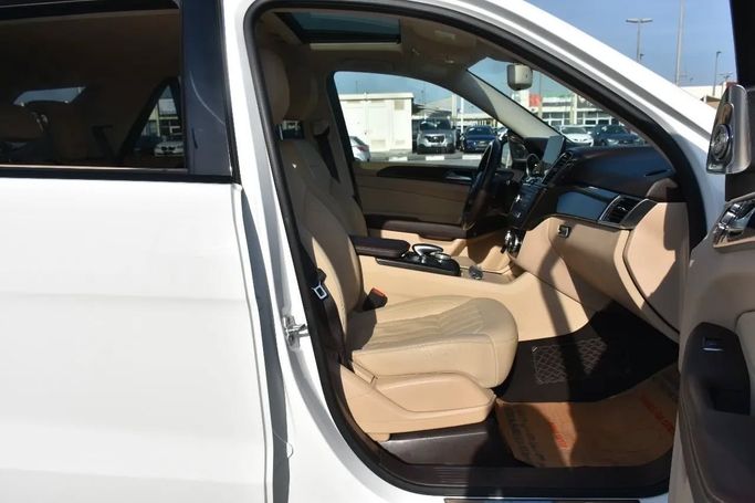 Подержанный Mercedes-Benz GLE 350 I (W166), 3.5 л, 2017 в Шардже от Alfaris Used Cars Белый цвет. Other | AUTO.AE