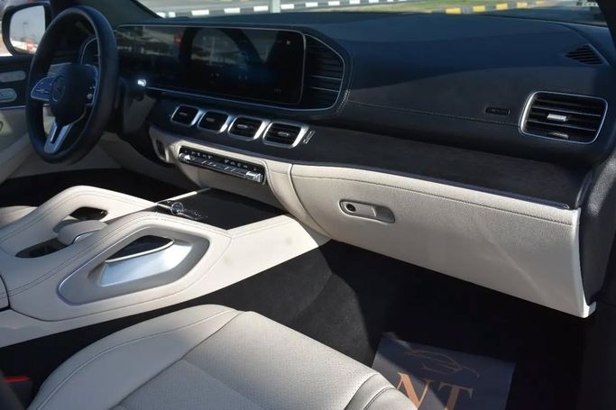 Used Mercedes-Benz GLE 450 II (V167), 3.0 l, 2022 in Sharjah by Alfaris Used Cars, Silver color. Other | AUTO.AE