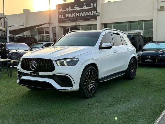 Подержанный Mercedes-Benz GLE 350 II (V167), 2.0 л, 2022 в Шардже от Al Fakhamah Used Cars Белый цвет. Американская | AUTO.AE