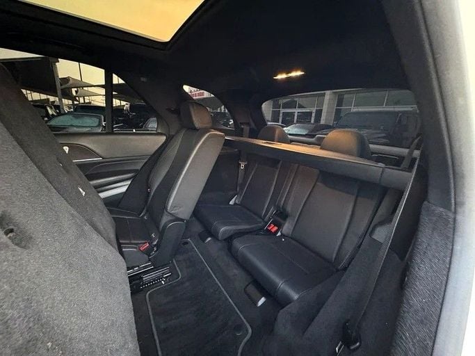 Подержанный Mercedes-Benz GLE 350 II (V167), 2.0 л, 2022 в Шардже от Al Fakhamah Used Cars Белый цвет. Американская | AUTO.AE