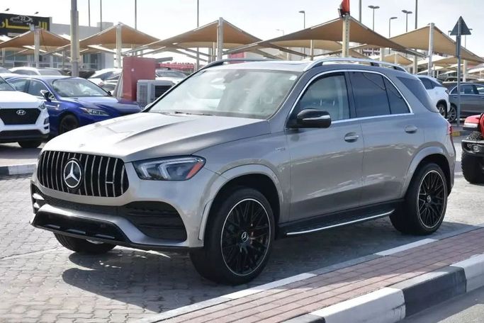 Подержанный Mercedes-Benz GLE 350 II (V167), 2.0 л, 2022 в Шардже от Alfaris Used Cars Серебристый цвет.  | AUTO.AE