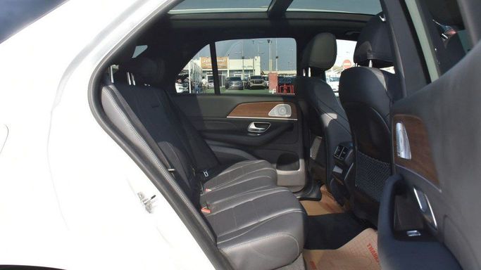 Подержанный Mercedes-Benz GLE 350 II (V167), 2.0 л, 2021 в Шардже от Alfaris Used Cars Белый цвет. Other | AUTO.AE