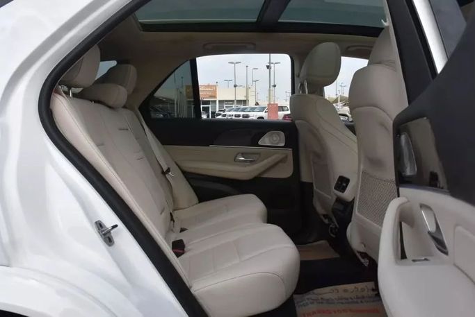 Подержанный Mercedes-Benz GLE 350 II (V167), 2.0 л, 2021 в Шардже от Alfaris Used Cars Белый цвет. Other | AUTO.AE