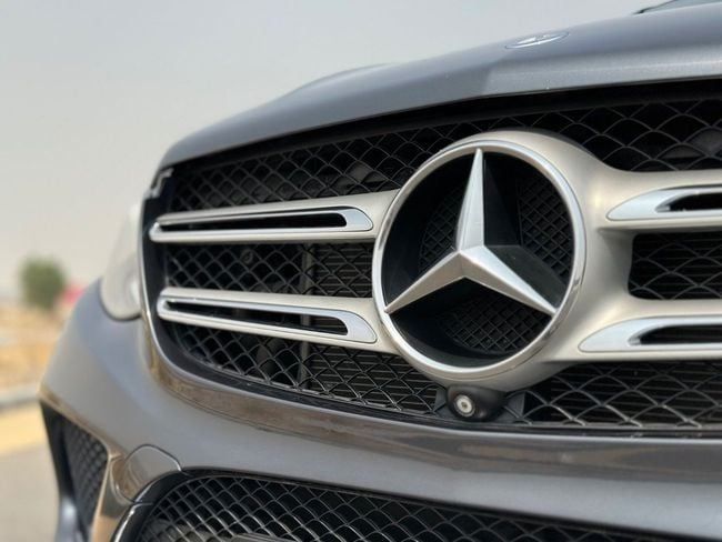 Подержанный Mercedes-Benz GLE 400 I (W166), 3.0 л, 2016 в Шардже от Berlin Used Cars Серый цвет. GCC | AUTO.AE