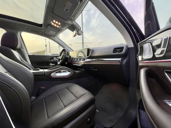 Подержанный Mercedes-Benz GLE 350 II (V167), 2.0 л, 2020 в Шардже от Ali Abood Used Cars Зеленый цвет. Американская | AUTO.AE