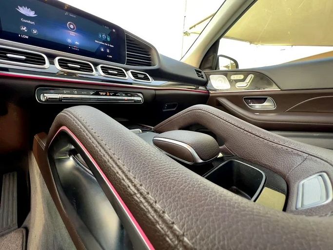 Подержанный Mercedes-Benz GLE 350 II (V167), 2.0 л, 2020 в Шардже от Ali Abood Used Cars Зеленый цвет. Американская | AUTO.AE