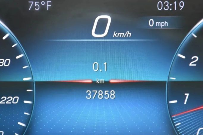 Подержанный Mercedes-Benz GLE 350 II (V167), 2.0 л, 2020 в Шардже от Alfaris Used Cars Серебристый цвет. Other | AUTO.AE