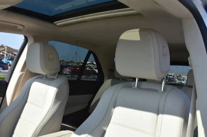 Подержанный Mercedes-Benz GLE 350 II (V167), 2.0 л, 2020 в Шардже от Alfaris Used Cars Серебристый цвет. Other | AUTO.AE