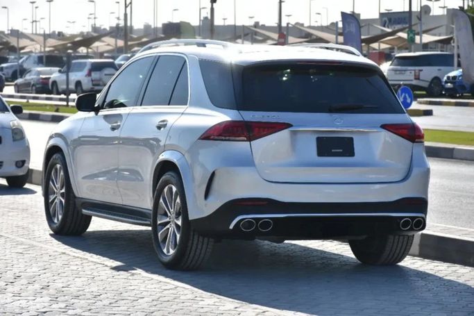 Подержанный Mercedes-Benz GLE 350 II (V167), 2.0 л, 2020 в Шардже от Alfaris Used Cars Серебристый цвет. Other | AUTO.AE