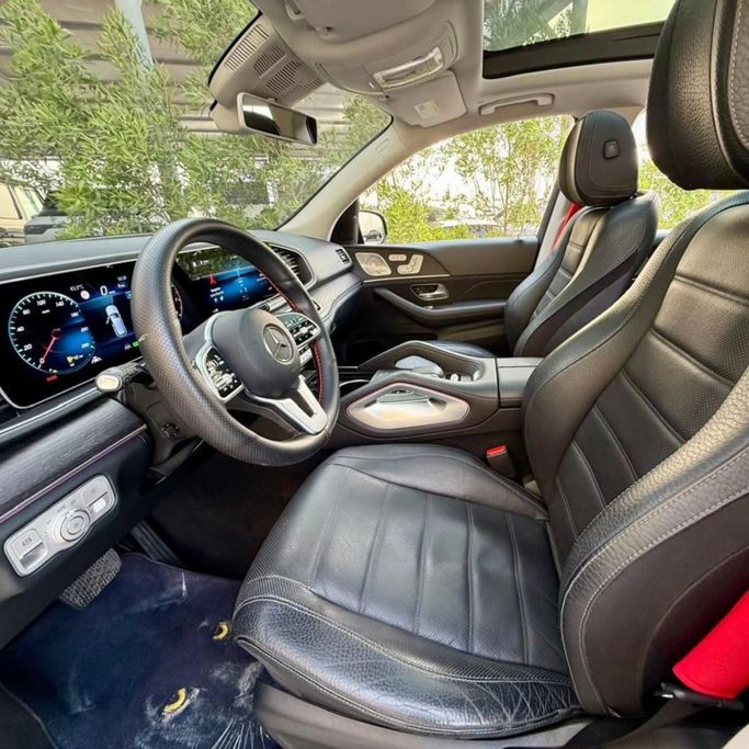 Подержанный Mercedes-Benz GLE 580 II (V167), 4.0 л, 2020 в Шардже от Sarmad Cars Черный цвет. Other | AUTO.AE