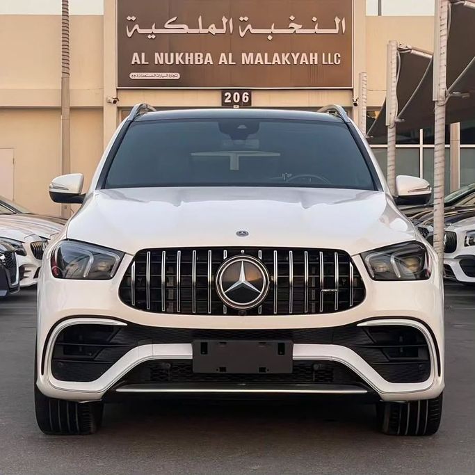 Подержанный Mercedes-Benz GLE 450 II (V167), 3.0 л, 2020 в Шардже от Al Nukhba Al Malakyah Used Cars Белый цвет. Американская | AUTO.AE