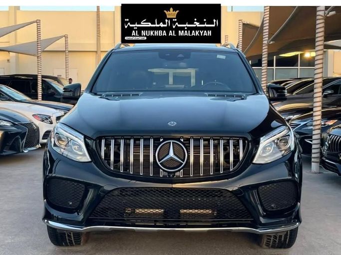 Подержанный Mercedes-Benz GLE 350 I (W166), 3.5 л, 2017 в Шардже от Al Nukhba Al Malakyah Used Cars Черный цвет. Американская | AUTO.AE