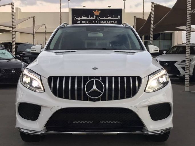 Used Mercedes-Benz GLE 350 II (V167), 2.0 l, 2018 in Sharjah by Al Nukhba Al Malakyah Used Cars, White color. American Specs | AUTO.AE