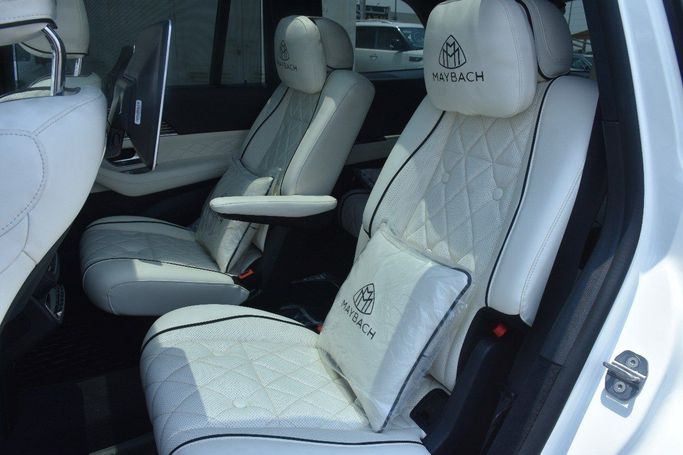 Подержанный Mercedes-Benz GLS 580 II (X167), 4.0 л, 2020 в Шардже от Alfaris Used Cars Белый цвет.  | AUTO.AE