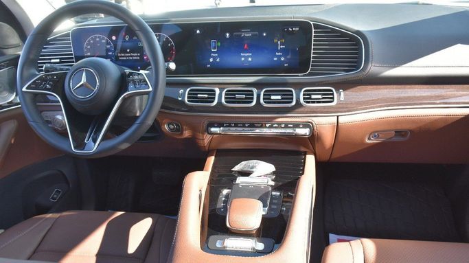 Подержанный Mercedes-Benz GLS 450 II (X167) Рестайлинг, 3.0 л, 2024 в Шардже от Alfaris Used Cars Белый цвет.  | AUTO.AE