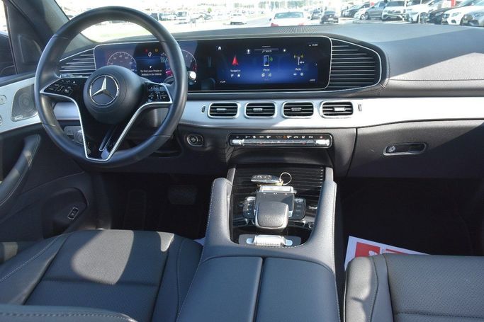 Подержанный Mercedes-Benz GLS 580 II (X167), 4.0 л, 2024 в Шардже от Alfaris Used Cars Черный цвет.  | AUTO.AE
