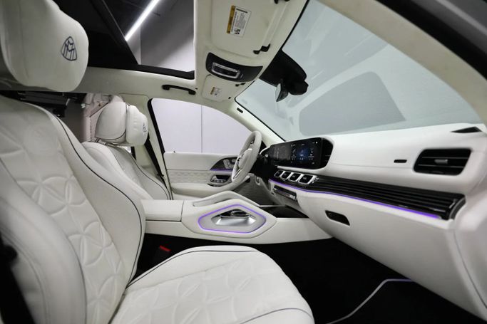 Подержанный Mercedes-Benz GLS 450 II (X167), 3.0 л, 2020 в Шардже от Al Qassem Cars Trading Серебристый цвет. Американская | AUTO.AE