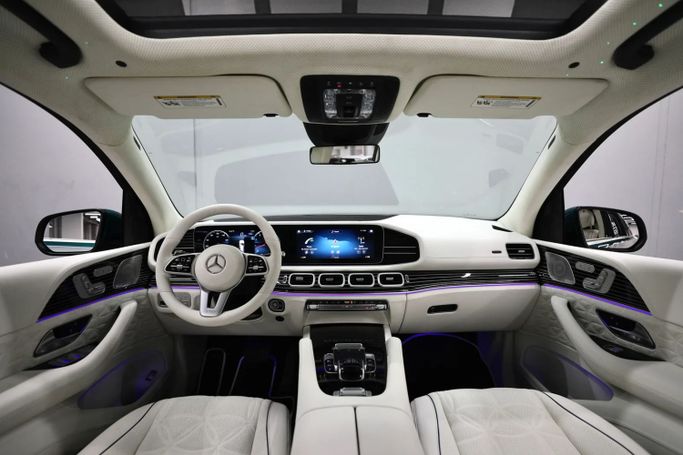 Подержанный Mercedes-Benz GLS 450 II (X167), 3.0 л, 2020 в Шардже от Al Qassem Cars Trading Серебристый цвет. Американская | AUTO.AE