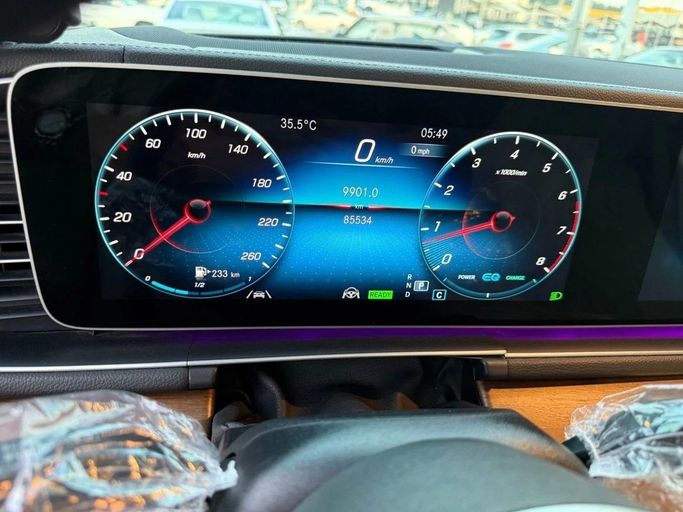 Подержанный Mercedes-Benz GLS 450 II (X167), 3.0 л, 2021 в Шардже от Alnawras Cars Серебристый цвет. Американская | AUTO.AE
