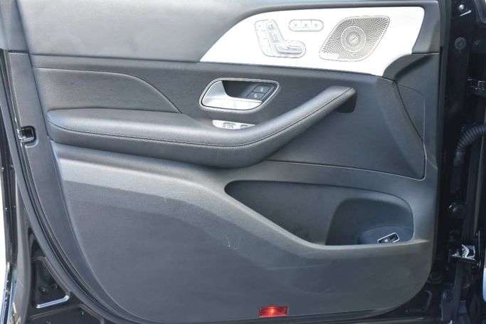 Подержанный Mercedes-Benz GLS 450 II (X167) Рестайлинг, 3.0 л, 2024 в Шардже от Alfaris Used Cars Черный цвет. Other | AUTO.AE