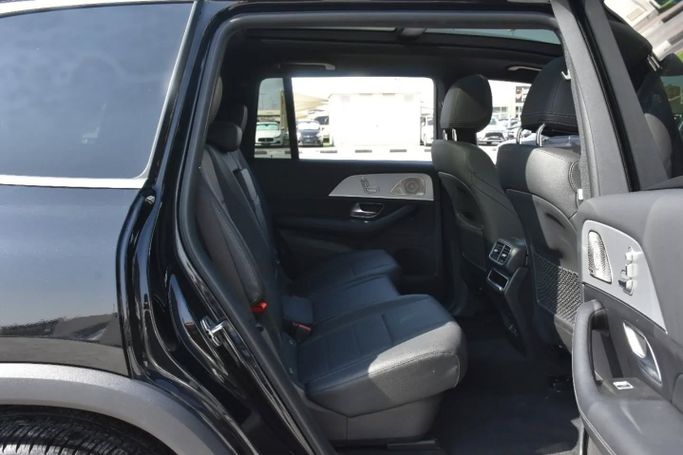 Подержанный Mercedes-Benz GLS 450 II (X167) Рестайлинг, 3.0 л, 2024 в Шардже от Alfaris Used Cars Черный цвет. Other | AUTO.AE