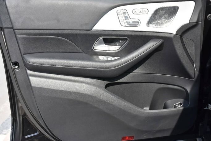 Подержанный Mercedes-Benz GLS 450 II (X167) Рестайлинг, 3.0 л, 2024 в Шардже от Alfaris Used Cars Черный цвет. Other | AUTO.AE