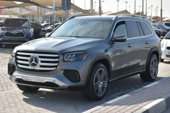 Подержанный Mercedes-Benz GLS 450 II (X167) Рестайлинг, 3.0 л, 2024 в Шардже от Alfaris Used Cars Серый цвет. Other | AUTO.AE