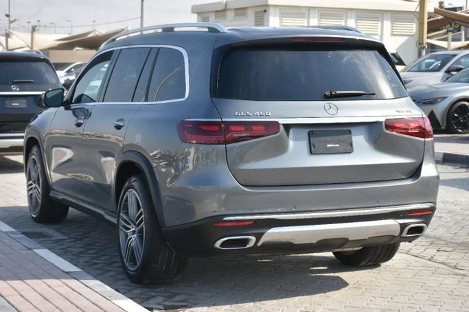Подержанный Mercedes-Benz GLS 450 II (X167) Рестайлинг, 3.0 л, 2024 в Шардже от Alfaris Used Cars Серый цвет. Other | AUTO.AE